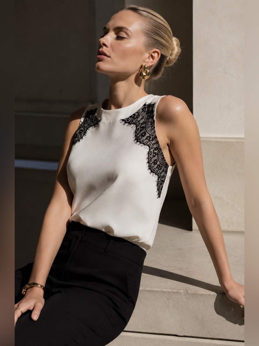 ✨ RW&CO White Sleeveless Lace Trim Top – Size M